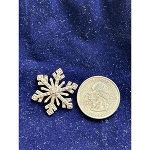 NETAYA 925 Sterling Silver Diamond 0.10 Carot total weight  Snowflake Pendant
